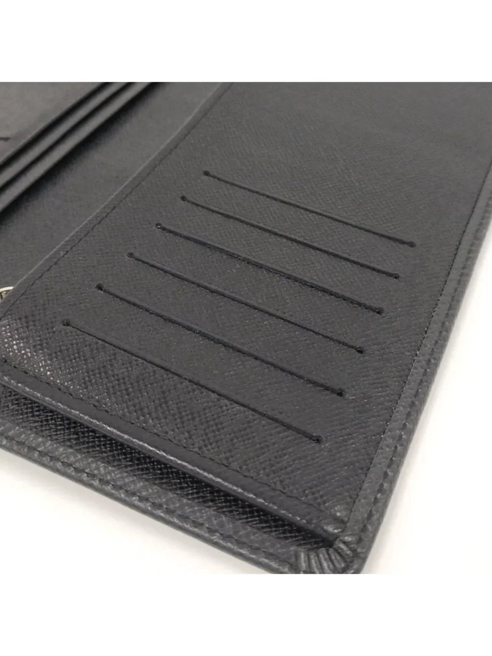 Louis Vuitton Portefeuille Brazza Taiga Wallet
